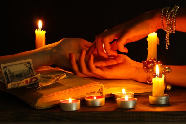 depositphotos_14080978-stock-photo-reading-the-lines-hand-in
